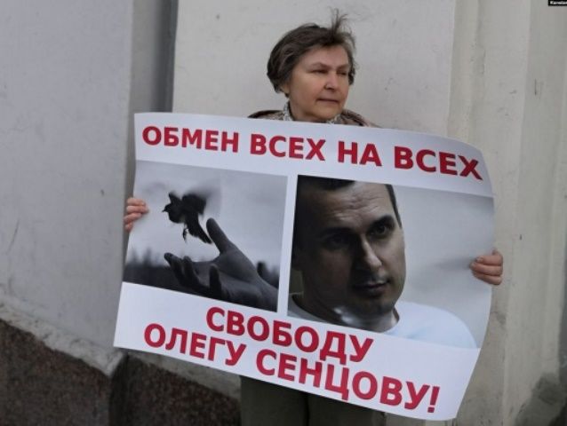 У Москві активісти провели пікети на підтримку Олега Сенцова (фото)