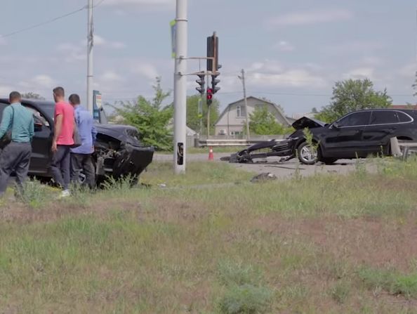 У Дніпрі лоб у лоб зіткнулися два Porsche Cayenne (відео)