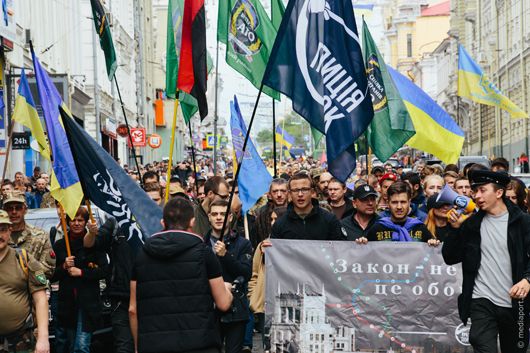 Харків повстав: городяни намагаються завадити Кернесу знищити символ українського спротиву російській окупації