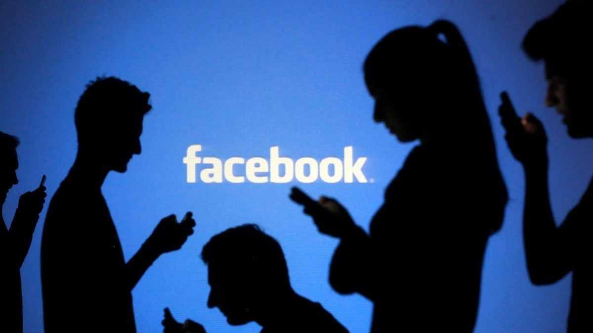 У роботі Facebook стався збій