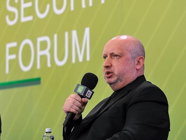 Президент Порошенко прийняв відставку Турчинова
