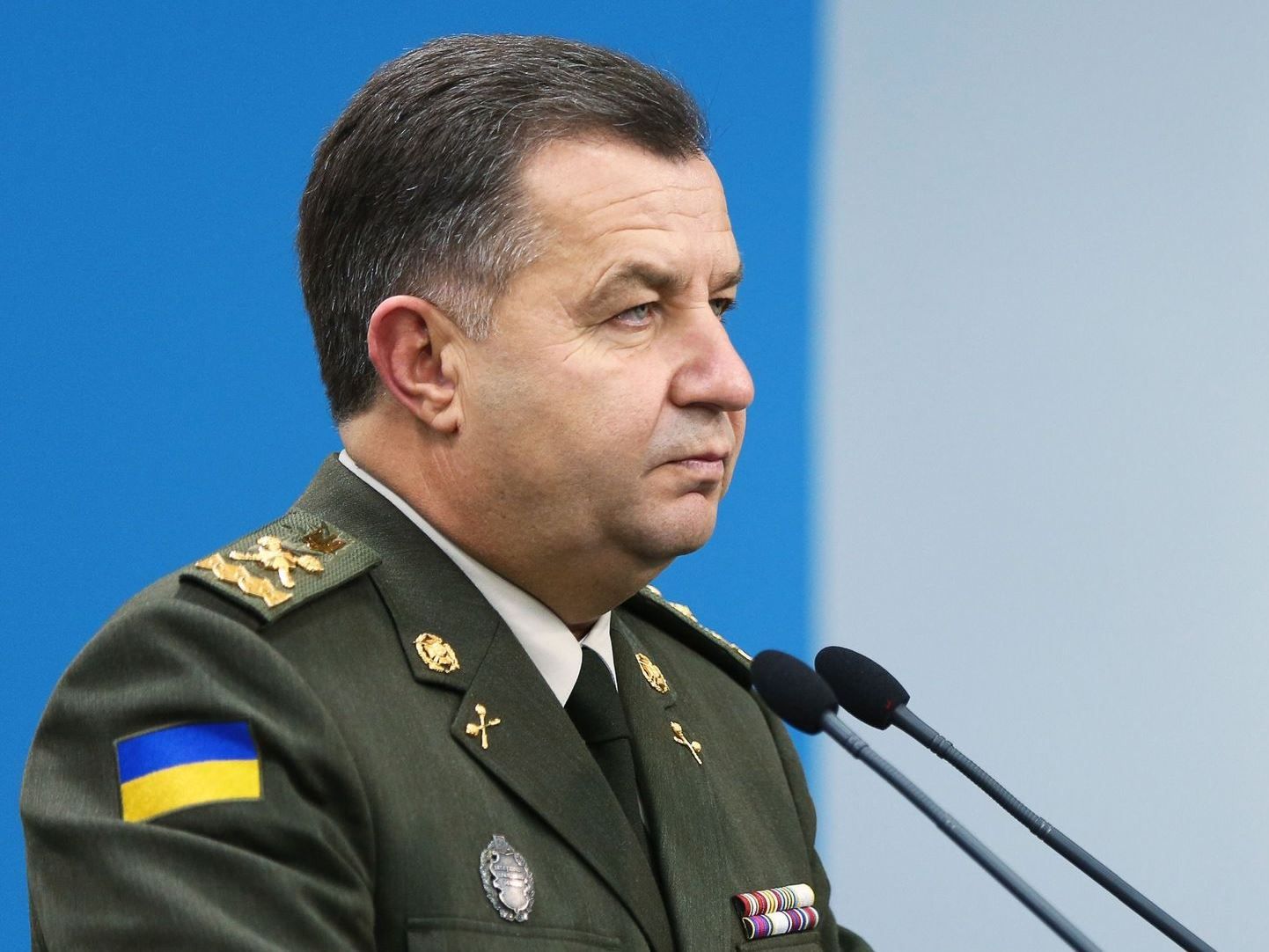 Степан Полторак після зустрічі з Зеленським заявив, що до рішення Ради не піде з Міноборони