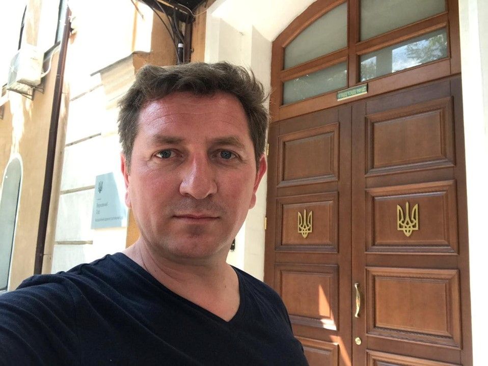 На Зеленського подали до суду через скасований указ Порошенка