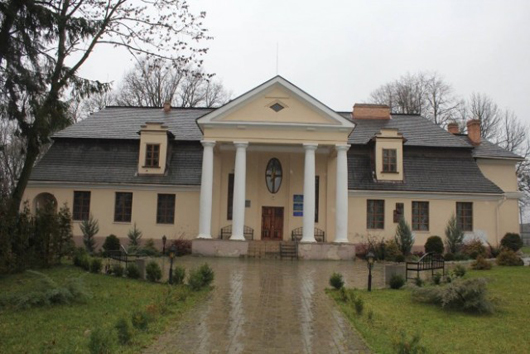 Гостини в Липинського: у Затурцях небайдужі відновили з руїн музей-садибу ідеолога української державності