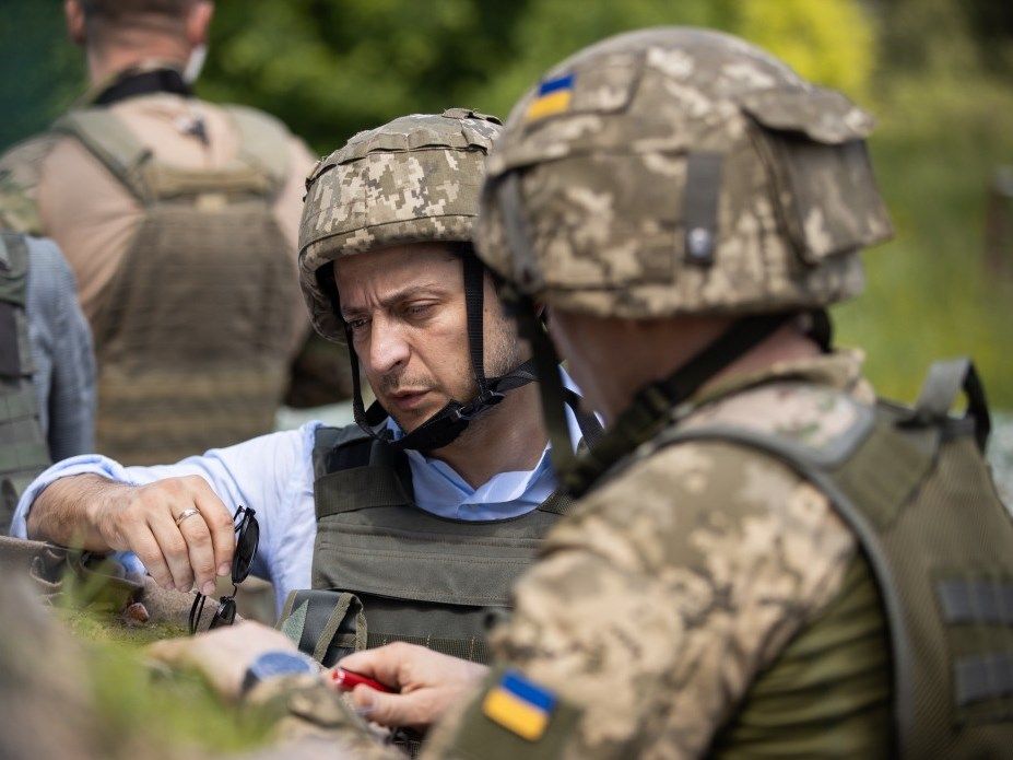 Зеленський оглянув позиції ЗСУ в Щасті і Станиці Луганській (фото)