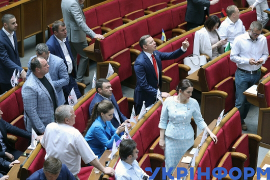 Великі плани — малі результати: зі стартом передвиборчої кампанії продуктивність Ради стає дедалi нижчою