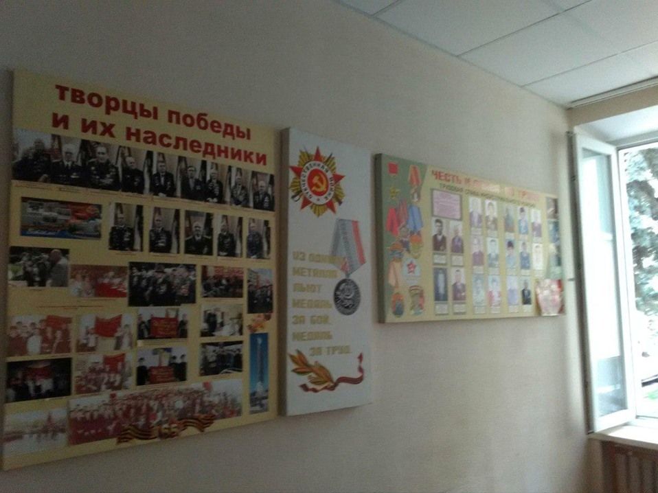У Дніпрі виборчу комісію прикрасили символами СРСР (фото)
