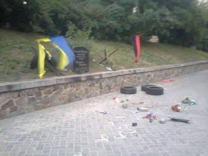 У Києві розбили меморіал Героя Небесної сотні Нігояна
