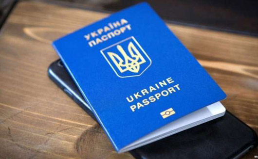 Із мрією про тризуб: за роки анексії понад 78 тисяч кримчан отримали українські закордонні паспорти на Херсонщині