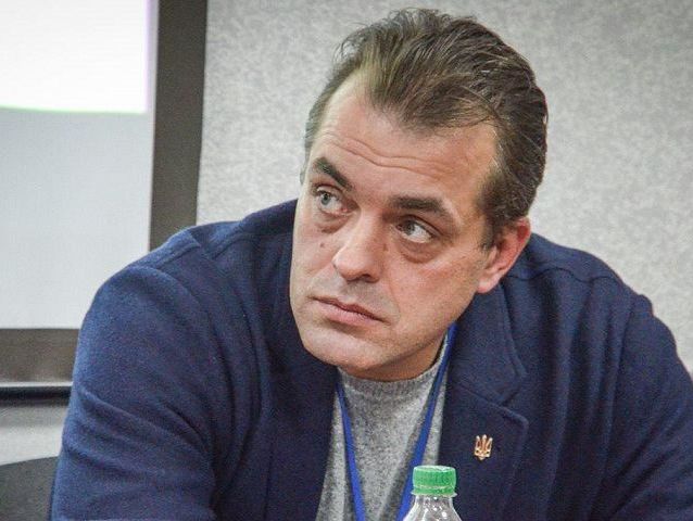 Обшуки у Бірюкова: слідчі вилучили дві куртки і книжку про витрати ЗСУ