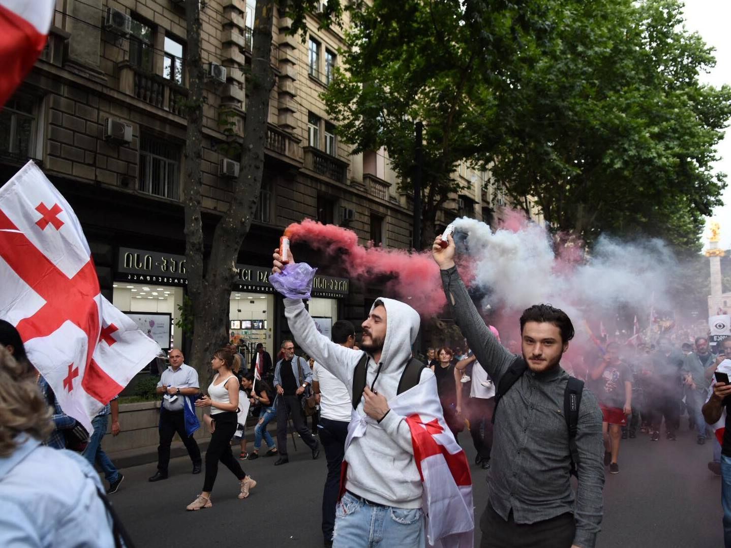 У Тбілісі на 10-й день протестів пройшов «Марш свободи» з вимогою відставки глави МВС (фото)
