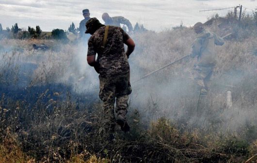 Бійці ООС загасили масштабну пожежу в Приазов’ї, що накрила позиції українських військових