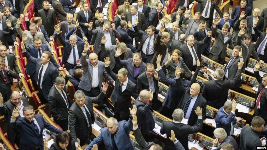 54 кандидати в народні депутати голосували за «диктаторські закони 16 січня»