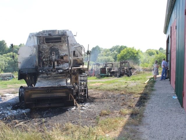 Під Уманню фермеру спалили три трактори і комбайн