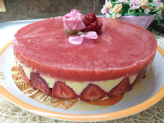 Полуничне вітання: торт від Катерини Скрябіної з Полтави