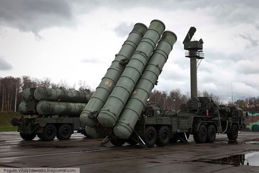 Гра на два боки: до Туреччини прибув уже восьмий літак із російськими С-400