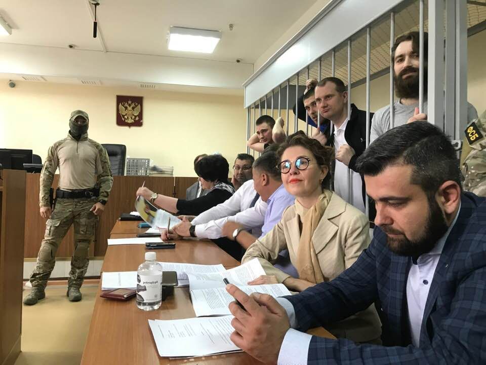 Суд у Москві продовжив арешт українським морякам
