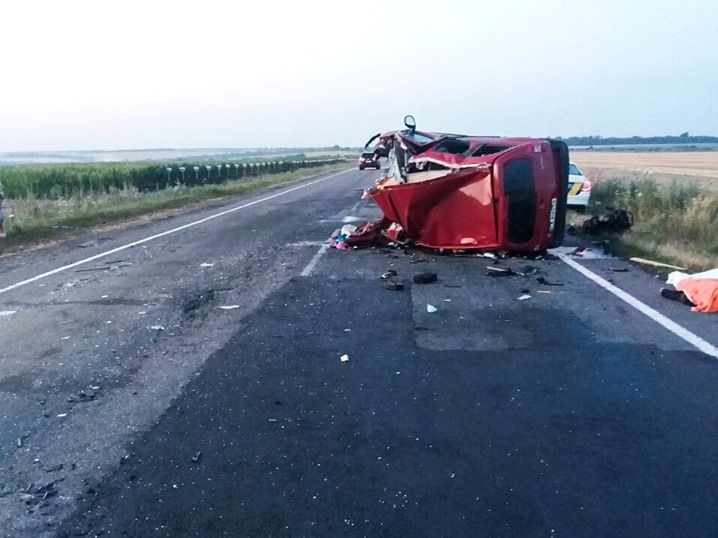 На Миколаївщині в аварії загинула родина з Черкащини - двоє дітей і батько