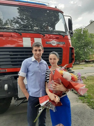 У Христинівці на Черкащині рятувальник приїхав до дівчини освідчуватися на пожежному авто