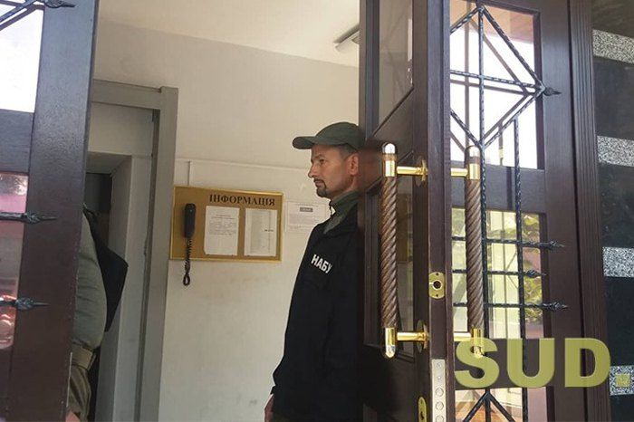 НАБУ і Генпрокуратура прийшли з обшуками в Окружний адмінсуд Києва