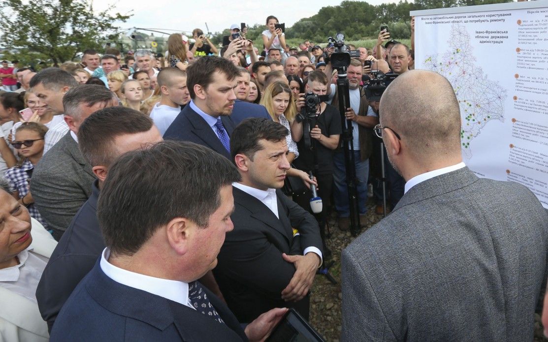 Зеленський пропонує повернути Коломойському інвестиції в аеропорт Івано-Франківська