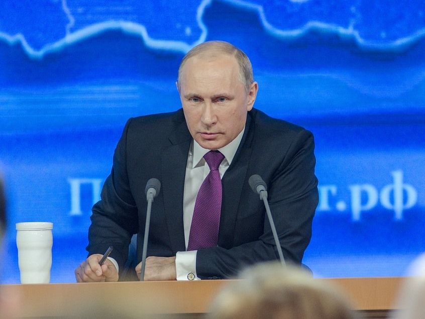 Путін спростив українцям отримання посвідки на проживання в Росії