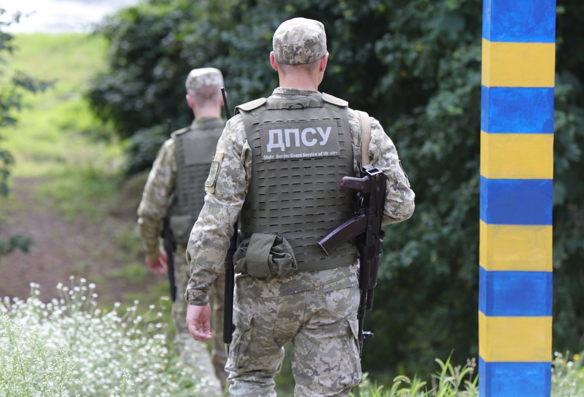 Біля кордону з Румунією прикордонники поранили пасажира автомобіля