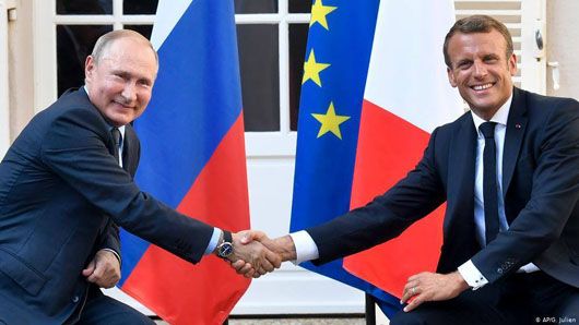 Володар Кремля і французький президент Макрон говорили про ситуацію в Україні