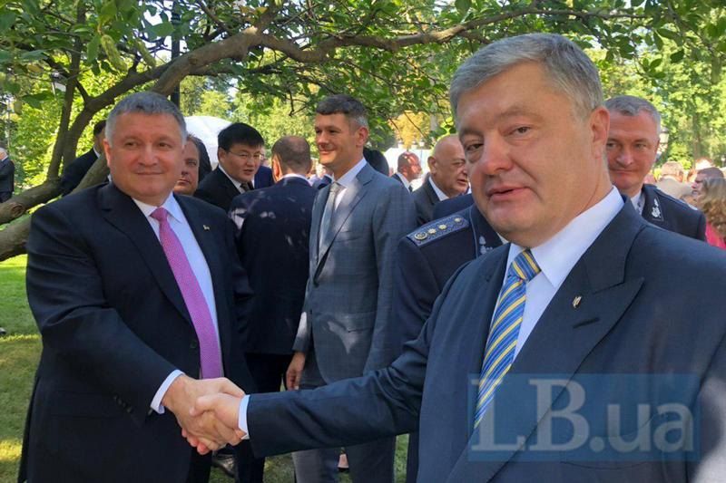Порошенко і Аваков потиснули один одному руки