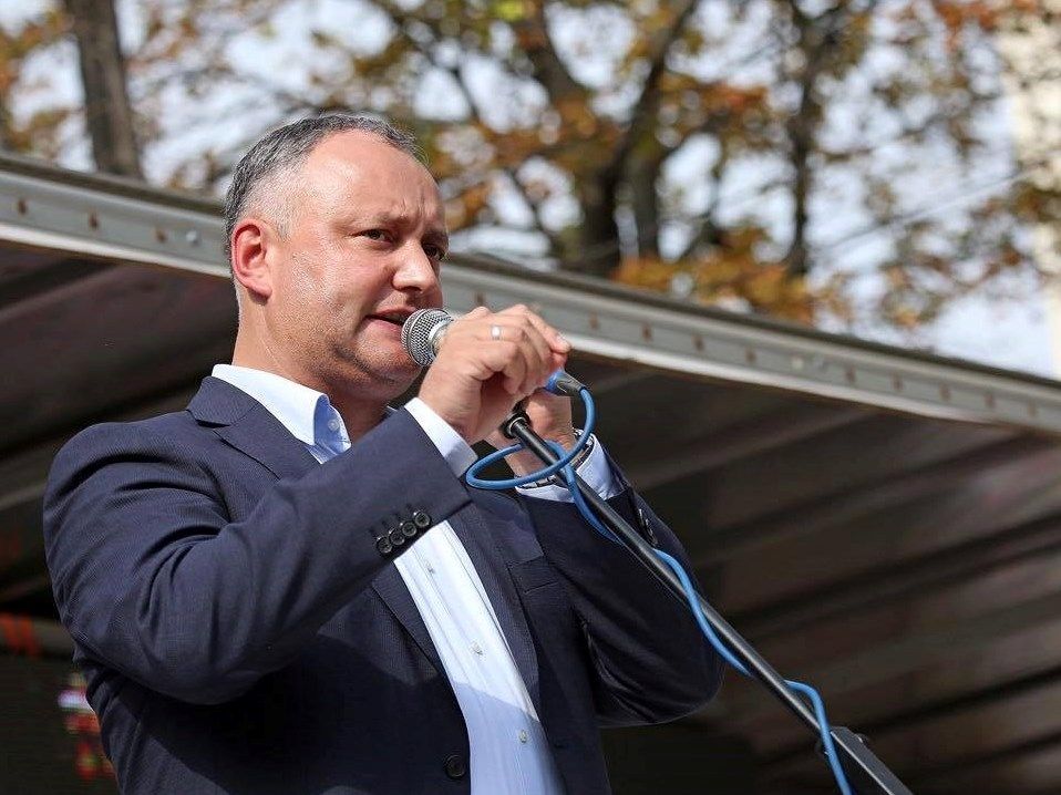 Додон заради зустрічі з Зеленським визнав всі кордони України