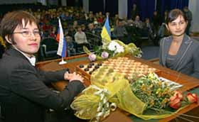 Удома лише стіни й допомагають