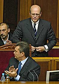 Уряд ще «посинішав»