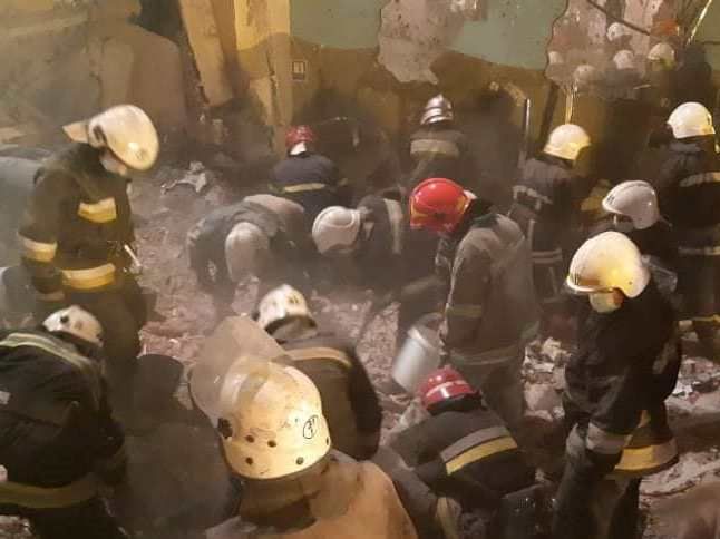 З-під завалів у Дрогобичі витягли тіла ще п'яти дорослих і хлопчика