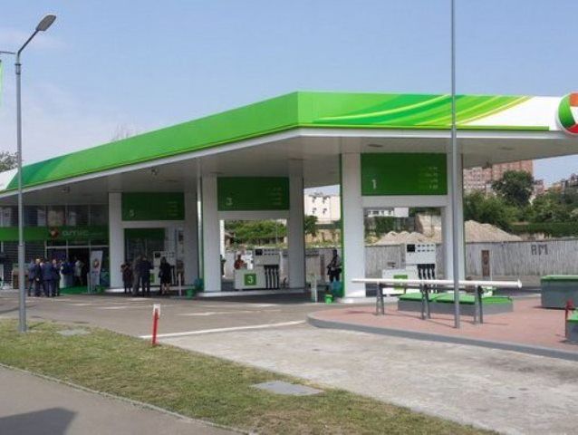 У Смілі троє в масках вистрелили оператору АЗС у живіт