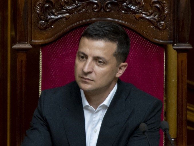 Зеленський дав Раді та Кабміну 3 місяці на легалізацію казино і видобутку бурштину