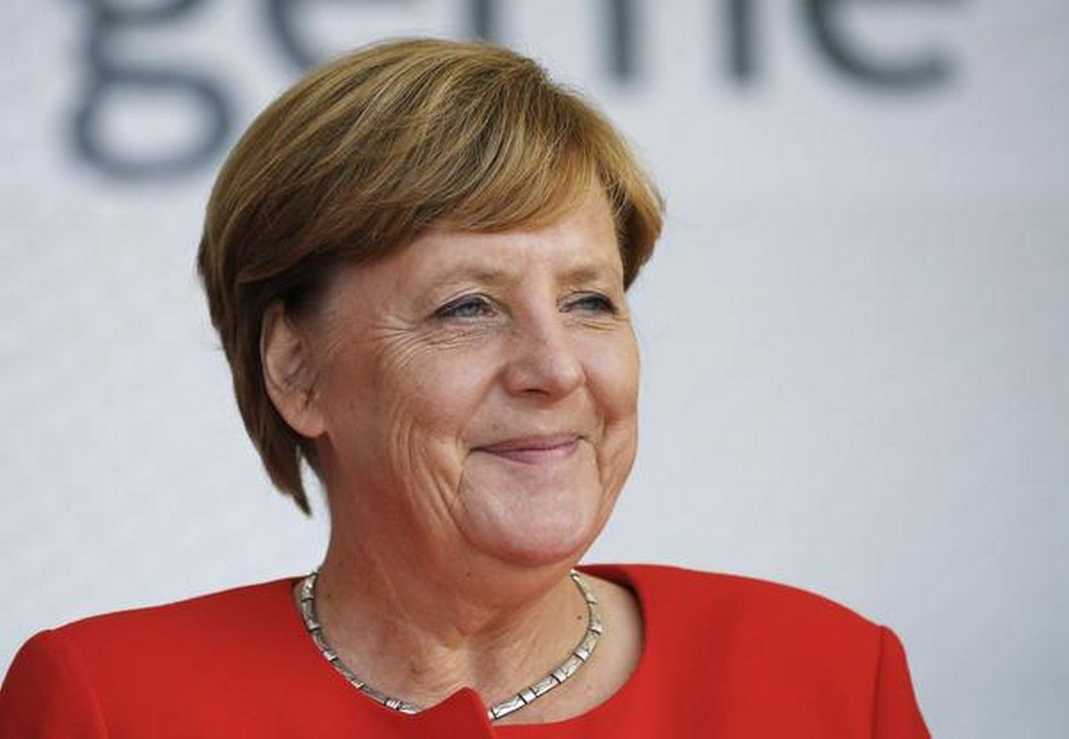Меркель привітала Гончарука з призначенням  і запросила в Берлін