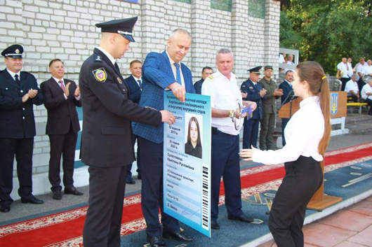 Вперше студентський квиток Кременчуцького льотного коледжу отримала дівчина