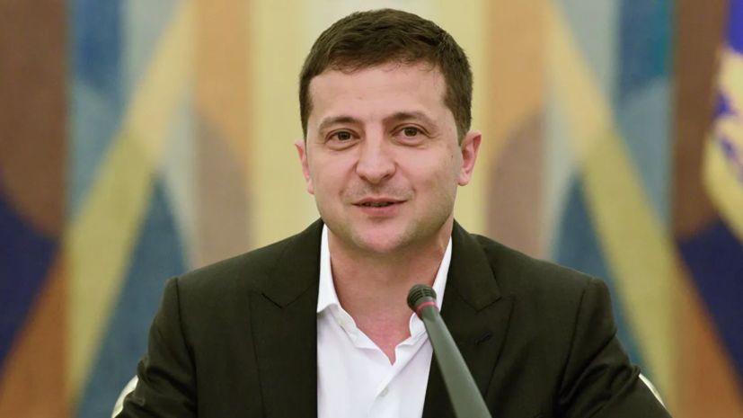 Володимир Зеленський позбавив двох народних депутатів дипломатичних рангів