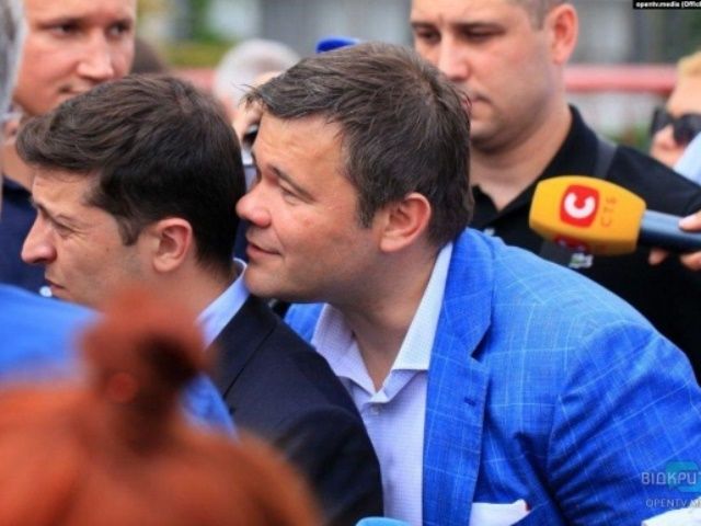 На вухо Зеленському керівник ОПУ підказує поради та ідеї