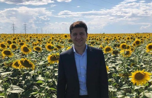 Зеленський: купувати чи продавати землю зможуть тільки українські громадяни