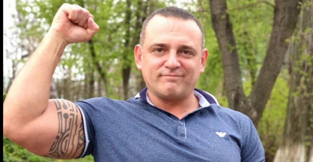 У Міносвіти пояснили «Слузі народу» Бужанському хто  відповідає за лампочки і люки в школі