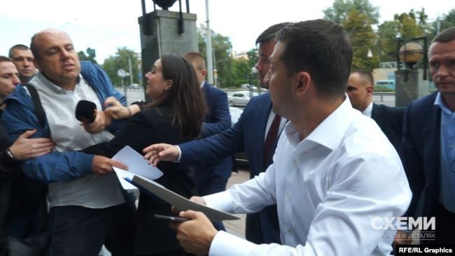 Прес-секретар президента не пускала журналістів до Богдана (Відео)