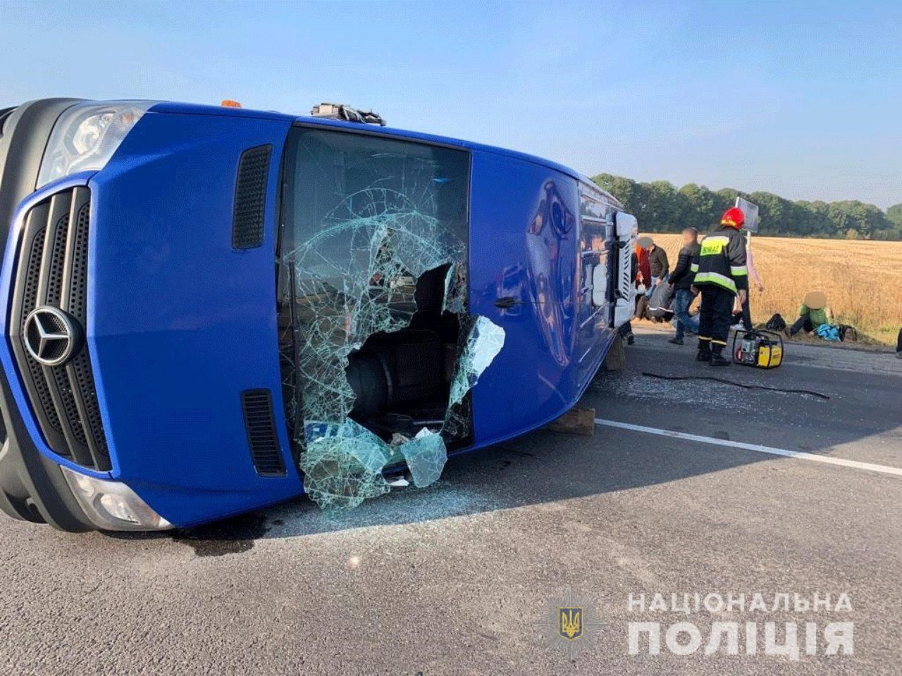На Черкащині маршрутка зіткнулася з вантажівкою, є постраждалі