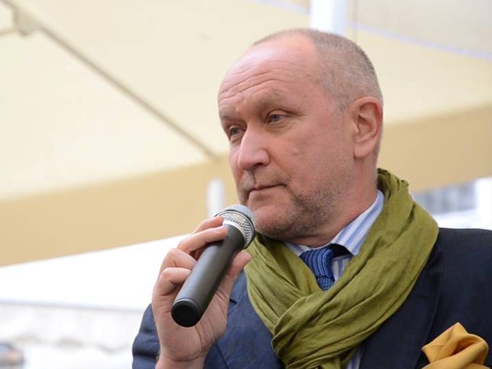 Письменник Данило Яневський вимагає звільнення речниці Зеленського