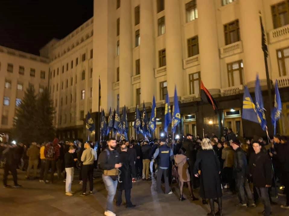 «Свобода» і Нацдружини пікетують Банкову через «формулу Штайнмаєра» (оновлено, фото, відео)