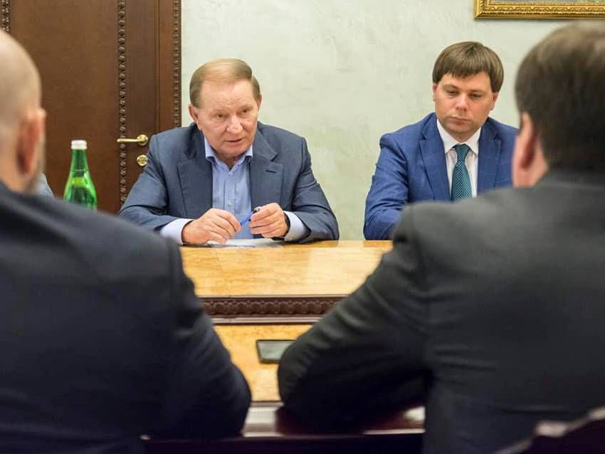 У Кучми показали підписану ним «формулу Штайнмаєра» (фото)