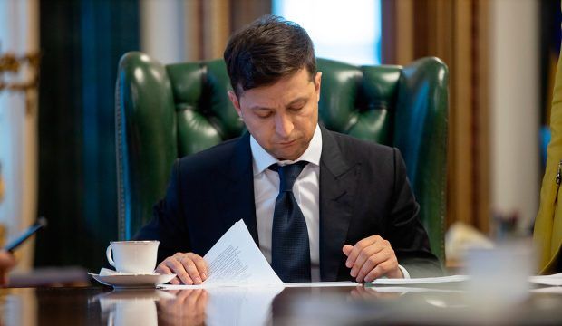 Три фракції просять Зеленського в Раді особисто розповісти про плани на Донбас