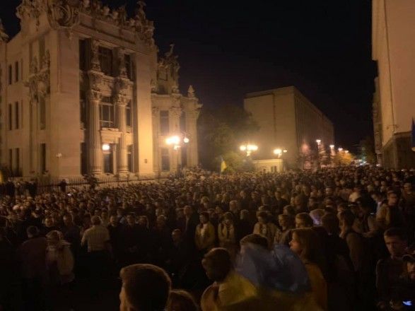Зеленський не вийшов до мітингувальників
