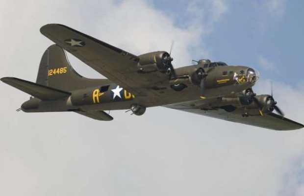 7 людей загинули в США в результаті краху бомбардувальника B-17 часів Другої світової війни