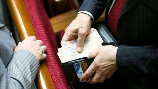 Зарплати «слуг народу» у Верховній Раді уп’ятеро вищі за українські середньостатистичні